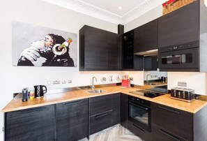 Frigorífic, microones, forn i placa de cuina 