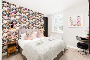 1 bedroom, desk, iron/ironing board, WiFi