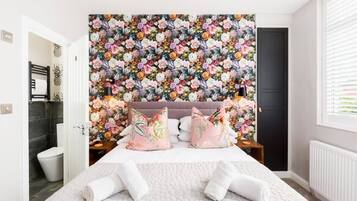 1 bedroom, desk, iron/ironing board, WiFi