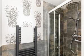 Shower, hair dryer, towels