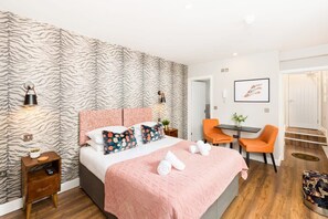 1 bedroom, desk, iron/ironing board, WiFi