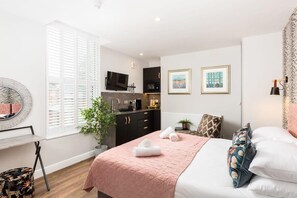 1 bedroom, desk, iron/ironing board, WiFi