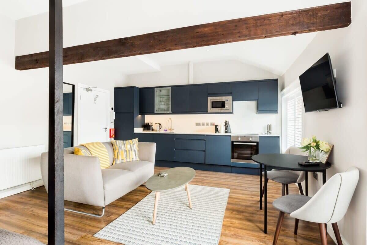 TV, Netflix, streaming services, offices