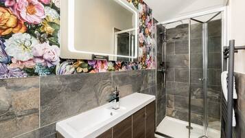 Shower, hair dryer, towels
