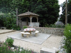 Outdoor dining - Lovely Limoux: office, AC, kitchenette, WIFI, TV (Limoux)