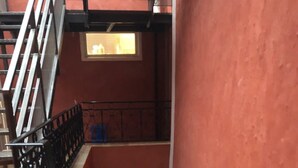 A staircase with a black metal railing leading to an upper level. A small window is visible in the upper landing. - Lovely Limoux: office, AC, kitchenette, WIFI, TV (Limoux)