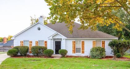 Newly Remodeled 3BR Place | High Speed Wifi