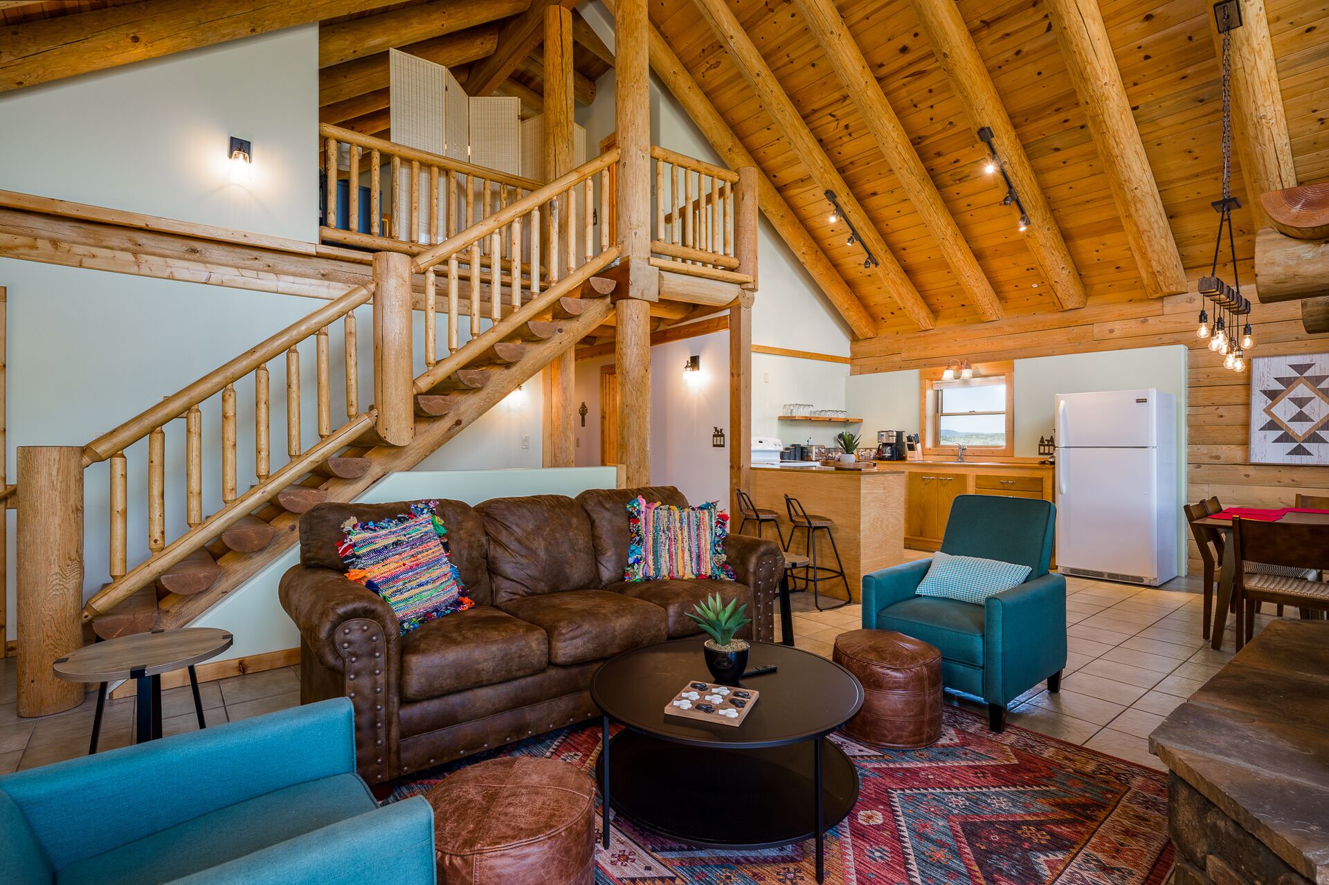 Älytelevisio, takka, pöytäjalkapallopöytä