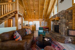 Smart TV, chimenea y futbolito 