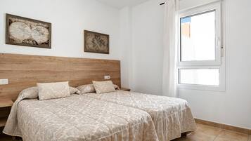 1 slaapkamer, een strijkplank/strijkijzer, gratis wifi, beddengoed