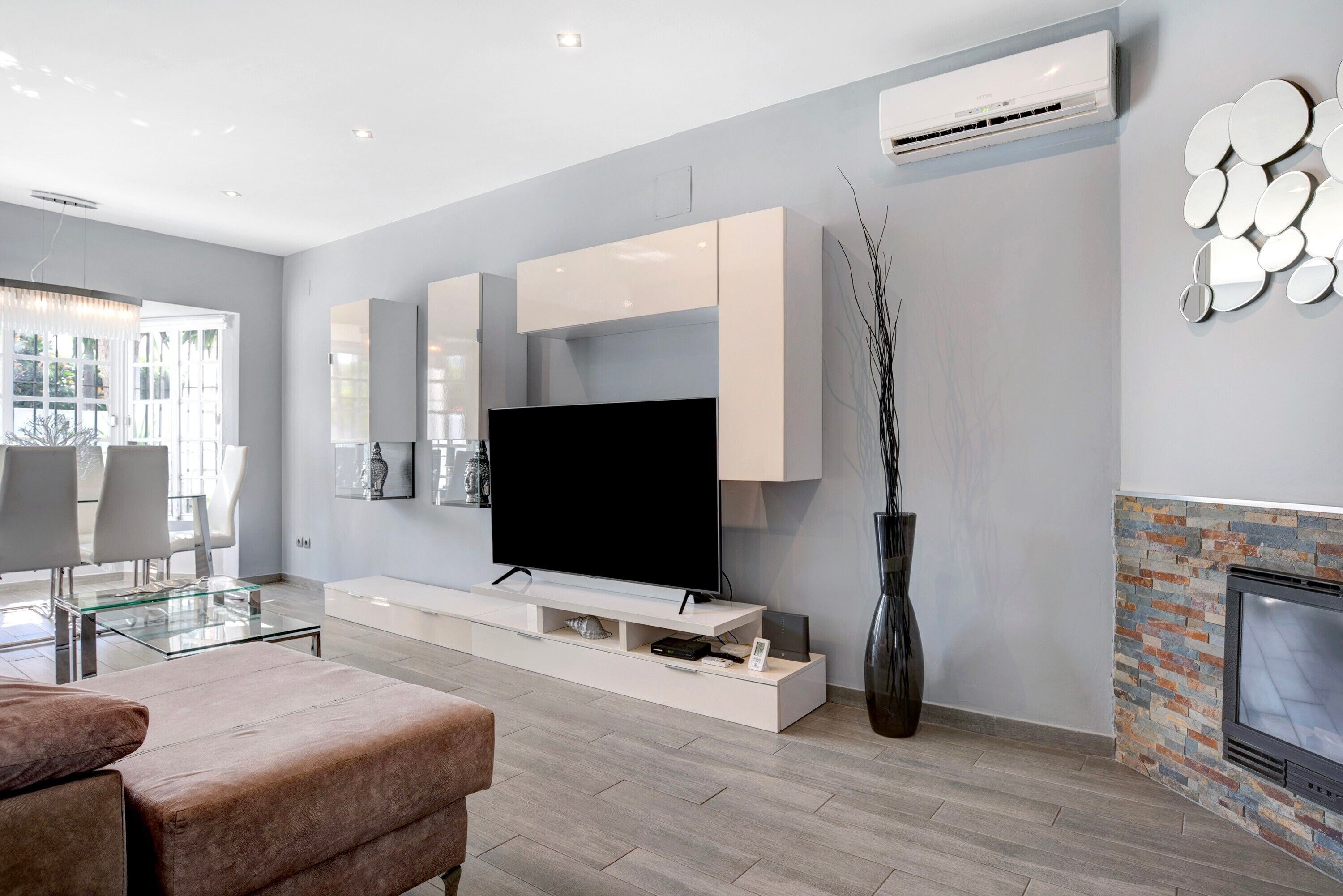 Fernseher, Kamin