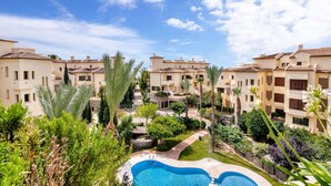 A residential area with multiple buildings, a swimming pool, and surrounding greenery. - 'Gadea 6-2' Apartment with Sea Views, Wi-Fi, and Air Conditioning (Altea)