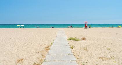 Apartment 'Edificio Victoria 1º-1ª' with Sea View, Private Terrace and Wi-Fi