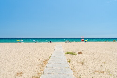 Apartment 'Edificio Victoria 1º-1ª' with Sea View, Private Terrace and Wi-Fi