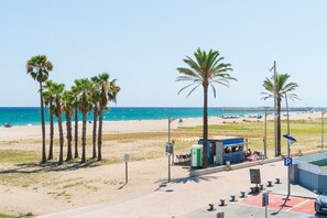 On the beach - Apartment 'Edificio Victoria 1º-2ª' with Sea View, Private Terrace and Wi-Fi (Sant Salvador (El Vendrell))