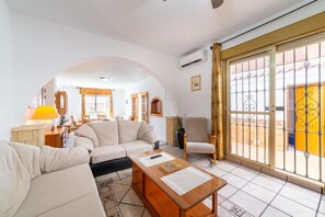 TV, fireplace - Casa Rural La Buganvilla: Mountain Views, Wi-Fi, and Air Conditioning (Níjar)