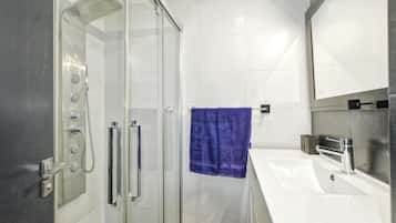 Shower, towels