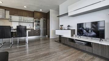 KylskÄp, mikrovÄgsugn, ugn och spishÀll