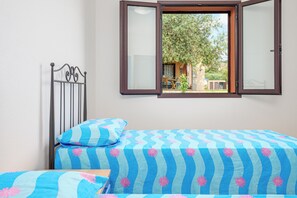 2 bedrooms, free WiFi, bed sheets - Villa "Edo" with Private Terrace, Air Conditioning & Wi-Fi (SAN TEODORO)