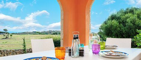 تناول الطعام بالخارج