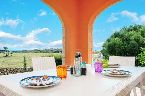 Outdoor dining - Villa "Edo" with Private Terrace, Air Conditioning & Wi-Fi (SAN TEODORO)