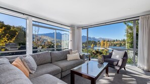 Smart TV, fireplace - Carrick 3  | Central  | Mountain Views | Spacious Balcony (Queenstown)