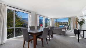 Dining - Carrick 3  | Central  | Mountain Views | Spacious Balcony (Queenstown)