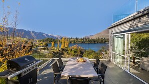 Outdoor dining - Carrick 3 | Central | Mountain Views | Spacious Balcony (Queenstown)