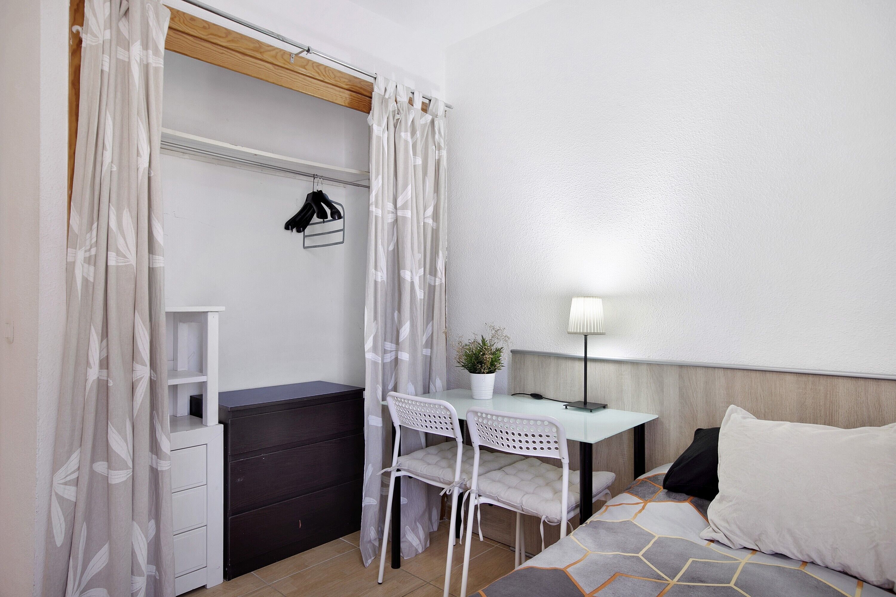 2 chambres, fer et planche à repasser, Wi-Fi gratuit, draps fournis