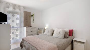 2 bedrooms, iron/ironing board, free WiFi, bed sheets