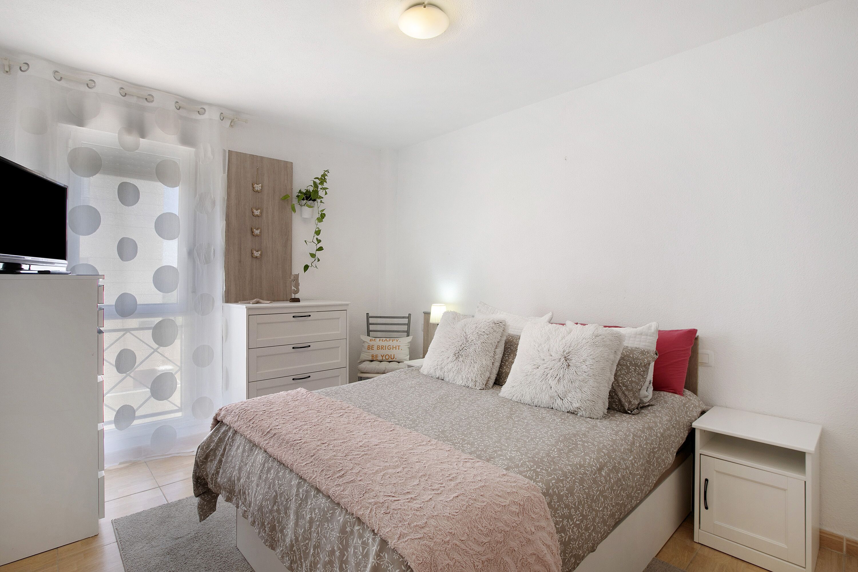 2 habitaciones, tabla de planchar con plancha y wifi gratis 