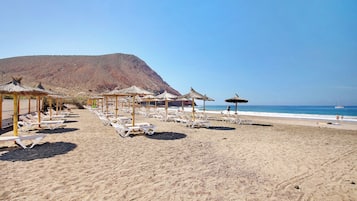 Una spiaggia nelle vicinanze