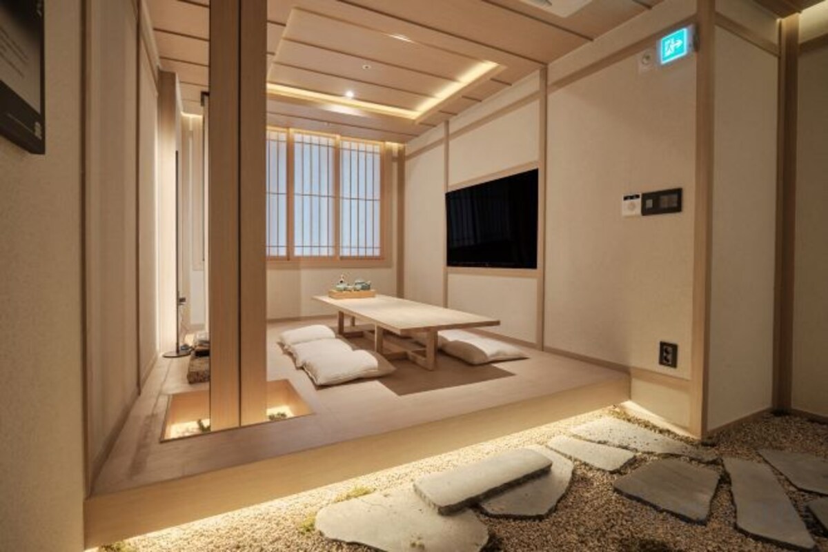 Wood Suite Triple Bathroom