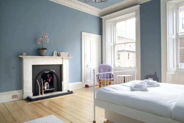 Appartement de base, Plusieurs lits | 4 chambres, fer et planche à repasser, literie fournie