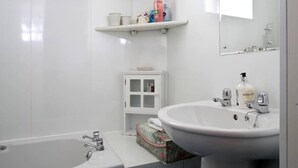 Bathroom - Spacious 4BD Terraced Flat - Edinburgh Old Town (Edinburgh)