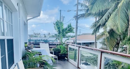 Walking distance to Smith Cove Beach, nearby restaurants, 7 min drive Camana Bay