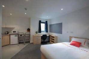 Standard-studio | Työpöytä, silitysrauta/-lauta, ilmainen Wi-Fi, vuodevaatteet