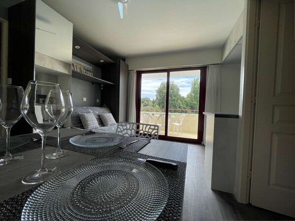Interior - Apt in La Rochelle with Pool and Parking, 4 sleeps (La Rochelle)
