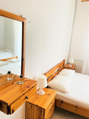 1 habitación, tabla de planchar con plancha, wifi y ropa de cama 