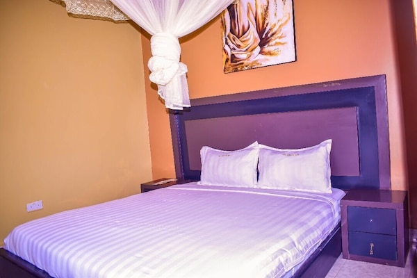 Deluxe Suite | Free WiFi, bed sheets