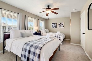 4 bedrooms, iron/ironing board, WiFi, bed sheets