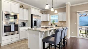 KylskÄp, mikrovÄgsugn, ugn och spishÀll