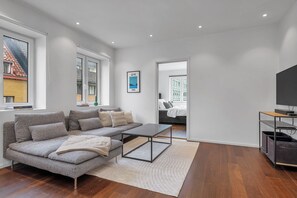 2 bedrooms, iron/ironing board, WiFi, bed sheets - Cozy City Haven: Spacious, Centrally Located in Bustling Heart of Bergen! (Vestland)