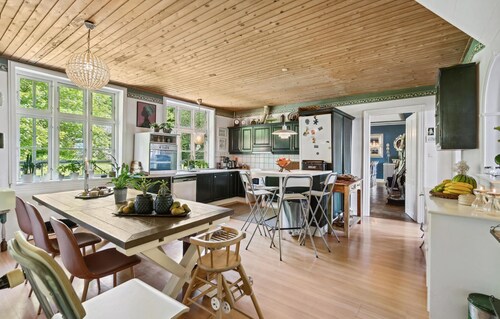 Lovely home in Gesten