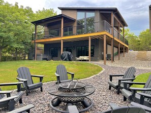 المنطقة المحيطة بالمنشأة