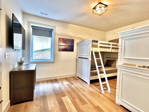 4 Schlafzimmer, Bügeleisen/Bügelbrett, Reisekinderbett, kostenloses WLAN
