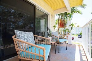 Terrace/patio - 2BR Beachside Condo + Pool & Hot Tub | Island Club (Melbourne)