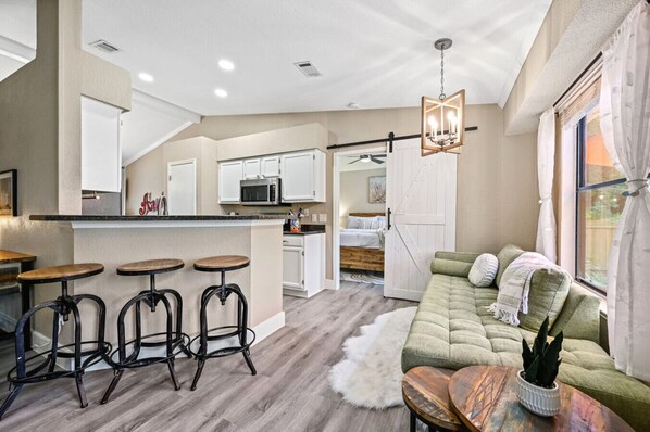 Interior - `Saloma Place` Pet-Friendly! Large yard! Work Space! (Austin)