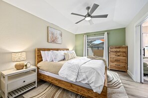 3 Schlafzimmer, Schreibtisch, Bügeleisen/Bügelbrett, Reisekinderbett