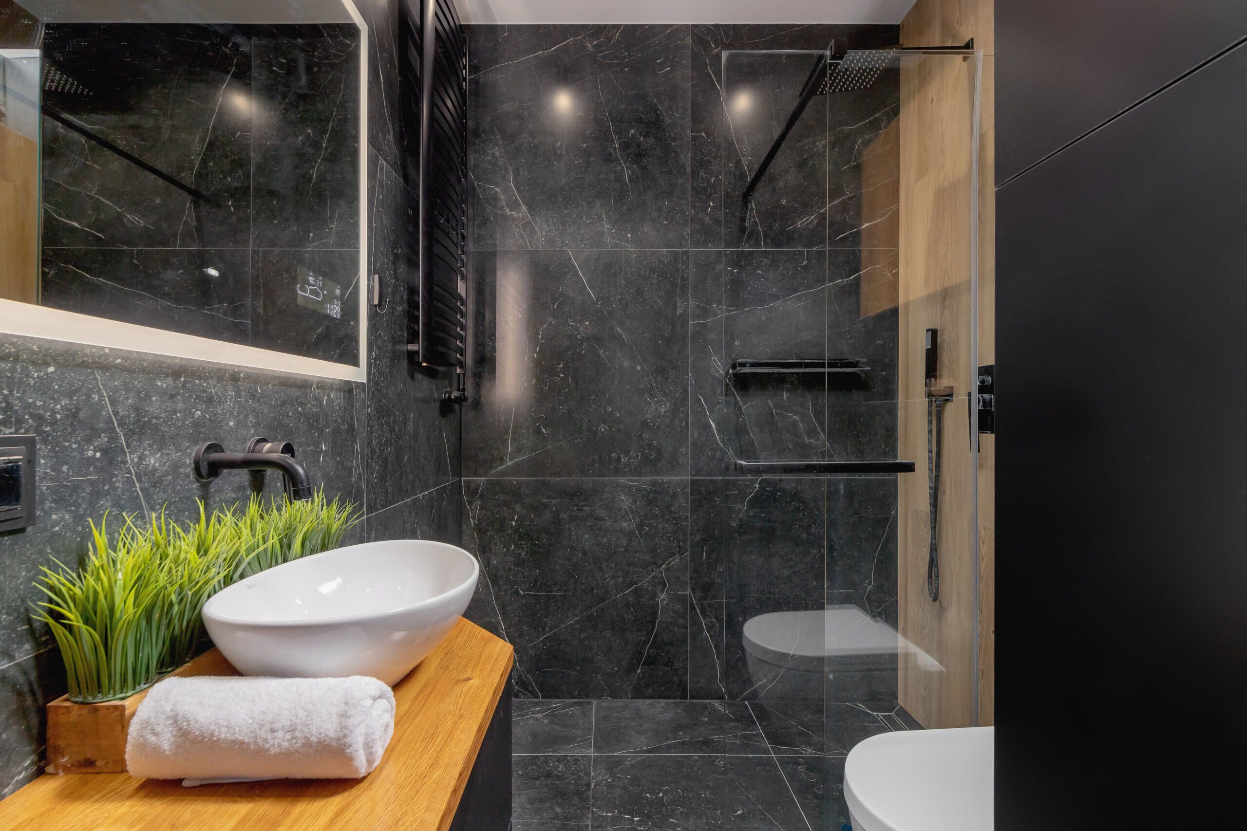 Shower, hair dryer, towels, shampoo